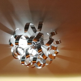 Egy bádogos mennyezeti lámpája... :) 