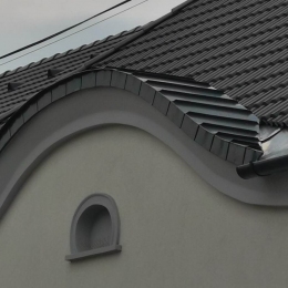 Rizalit korcolt lemezfedés