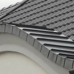 Rizalit korcolt lemezfedés